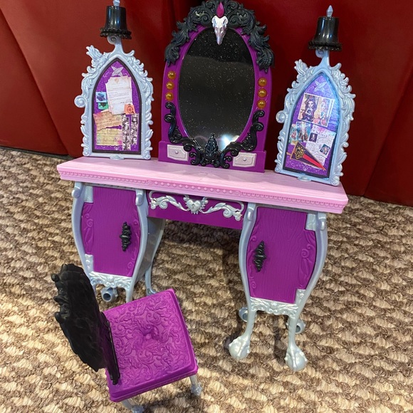 Ever after high vanity set - Picture 1 of 4